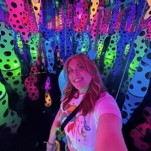 Meet your Posher, Allie! Live in Chicago and loving life. Love fashion!